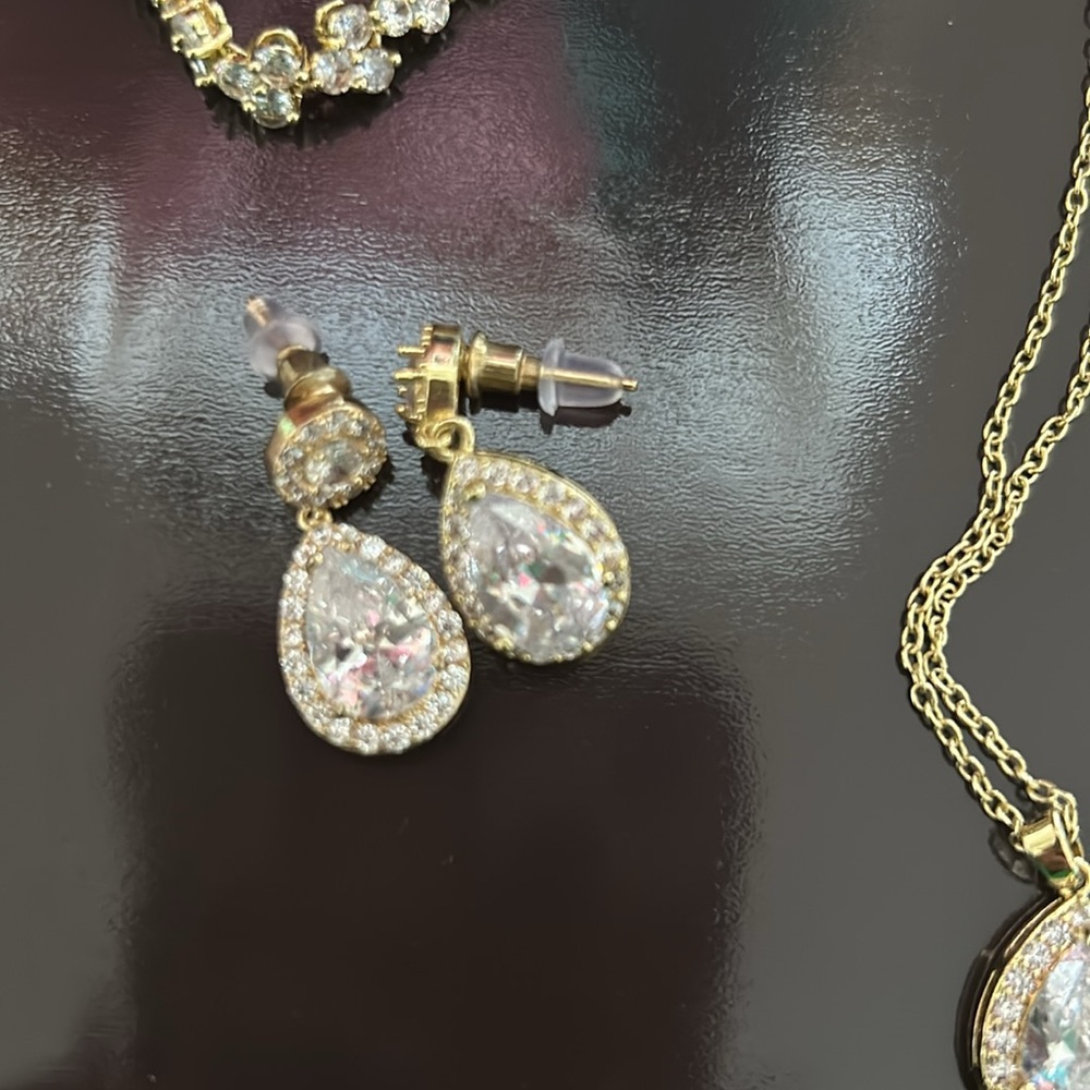 Costume Jewelry Set - Picture 3 of 4